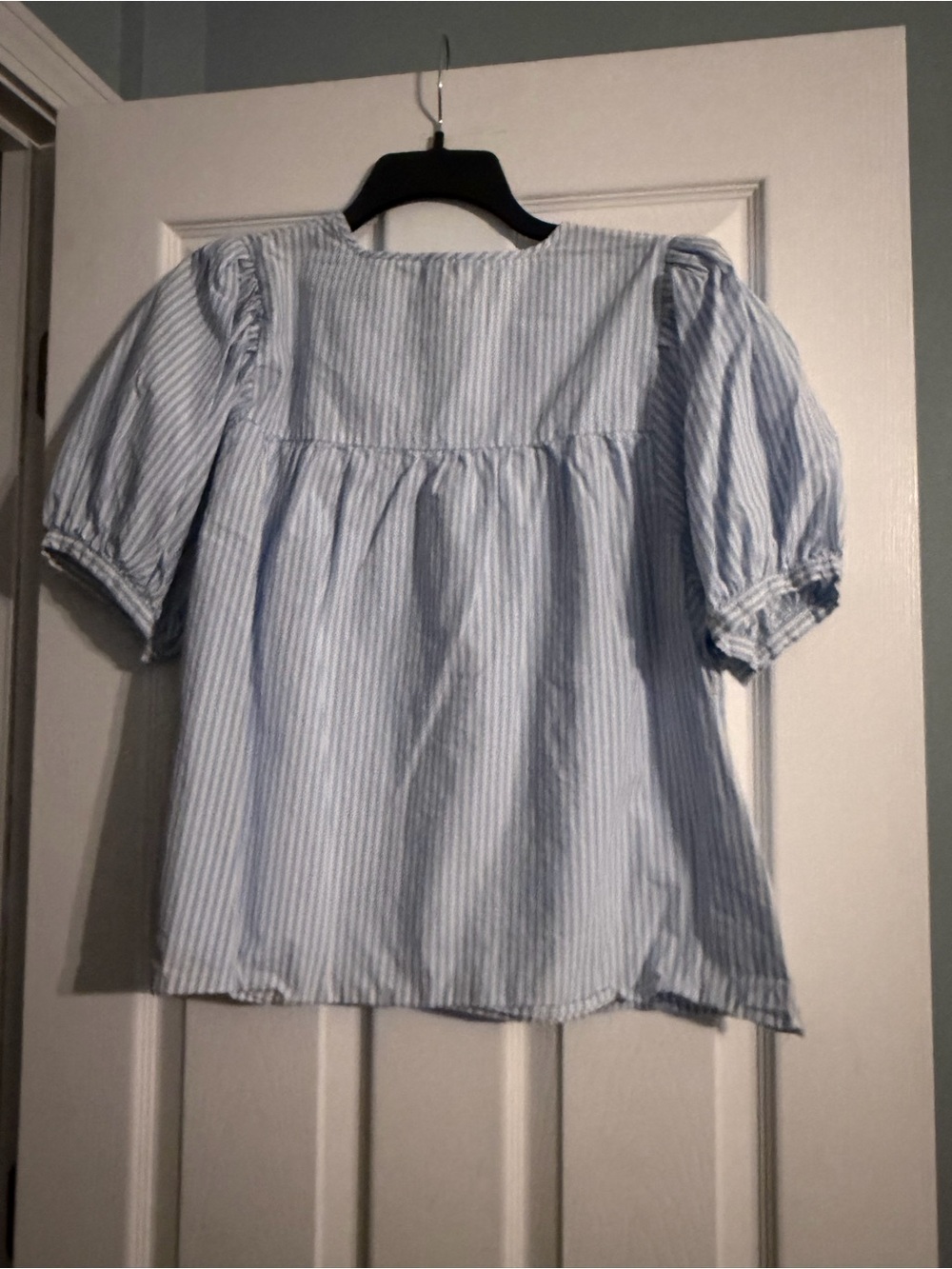 crown & ivy Blue and White Striped Puff-Sleeve Blouse